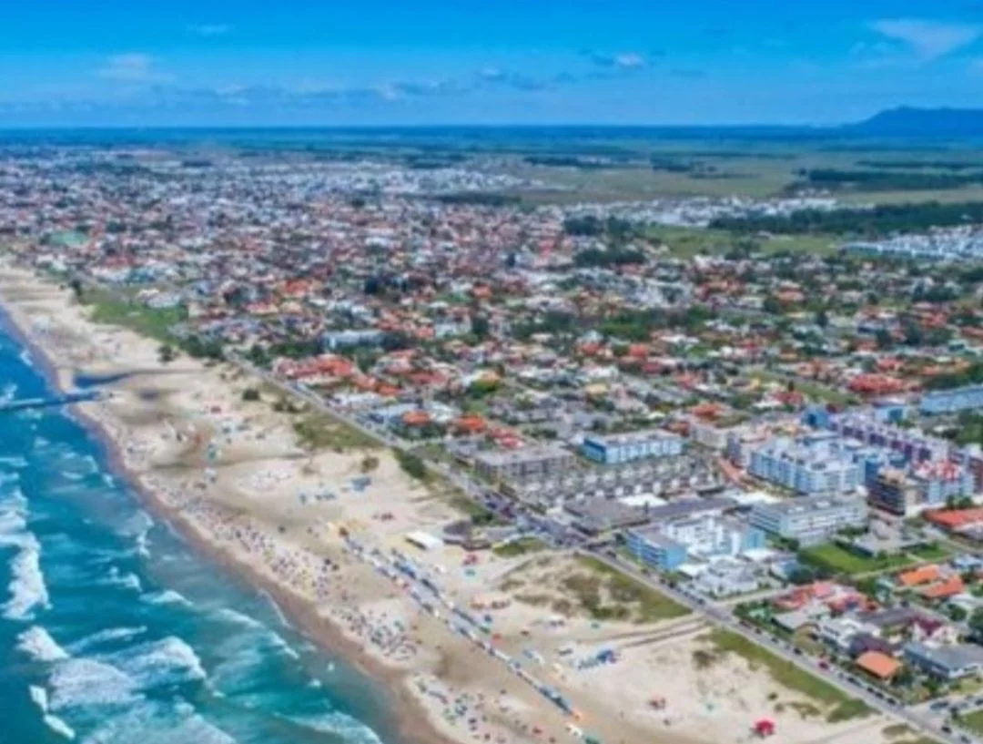 Xangri-Lá (foto), Cidreira, Balneário Pinhal e Palmares do Sul são outras cidades com esses moldes na região gaúcha, todas no litoral norte do estado.
