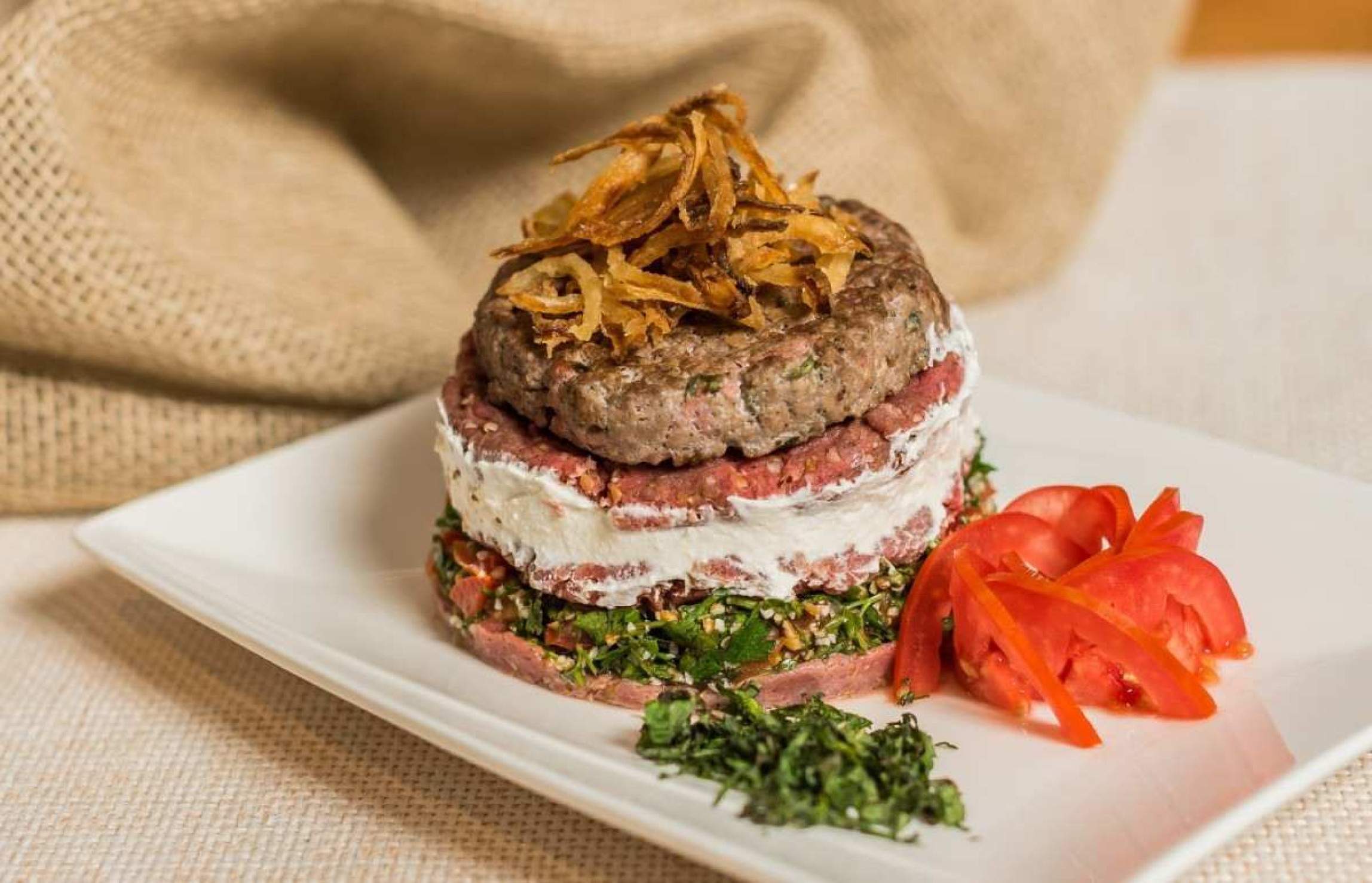 Seis lugares para visitar em BH quando der fome de comida árabe