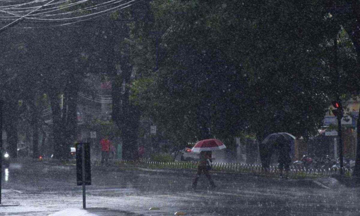 Belo Horizonte poder&aacute; enfrentar chuvas fortes com raios nessa quinta-feira (23)  -  (crédito: Gladyston Rodrigues/EM/D.A.)