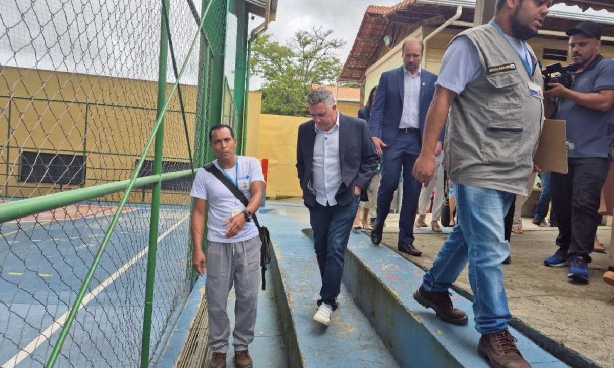O prefeito em exerc&iacute;cio, &Aacute;lvaro Dami&atilde;o (Uni&atilde;o Brasil), acompanhou uma vistoria na Escola Municipal Dom Orione, na Regional Pampulha -  (crédito: Jair Amaral / E.M / D.A Press)