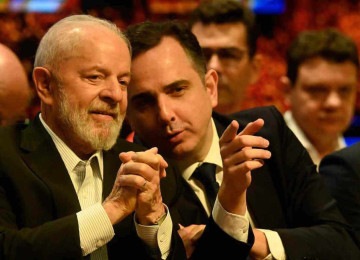 Lula e Rodrigo Pacheco trocaram elogios na cerimônia de sanção da primeira lei da Reforma Tributária -  (crédito: Divulgação)