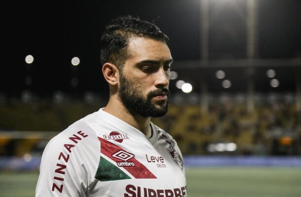 FREYTES - Estreia interessante, ainda mais atuando improvisado na lateral-esquerda. NOTA: 6,0 - Foto: Lucas Merçon / Fluminense FC