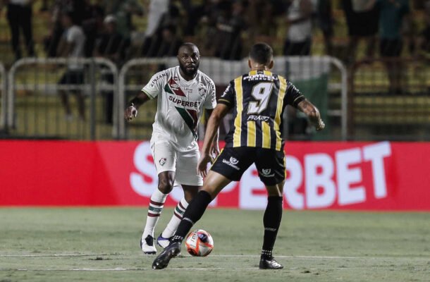MANOEL - Jogador mais experiente pelo Fluminense, foi expulso por agressão e comprometeu o resultado. NOTA: 4,0 - Foto: Lucas Merçon / Fluminense FC 