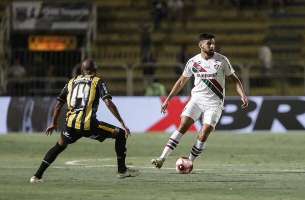IGNACIO - Jogo ok do zagueiro, sem comprometer. NOTA: 5,0 - Foto: Lucas Merçon / Fluminense FC
