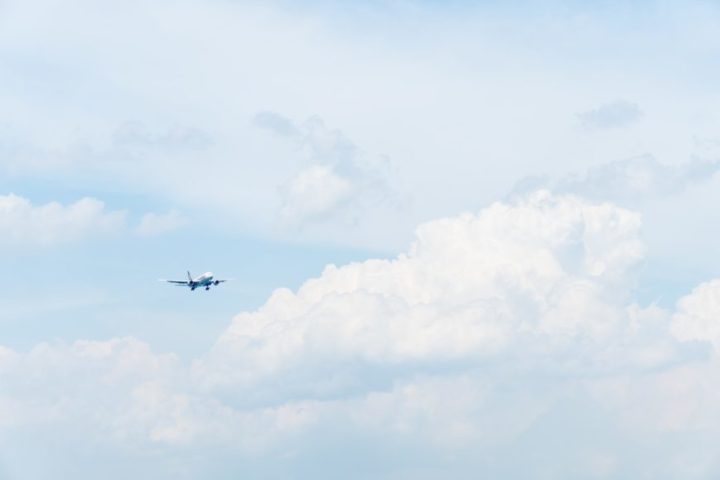 A série de buscas no Oceano Índico deve-se ao fato de algumas autoridades acreditarem que o avião possa ter sofrido pane seca após horas de voo sem rumo. No entanto, nenhuma vítima ou destroços foram detectados nessas procuras. 
-Chanas Unsplash
