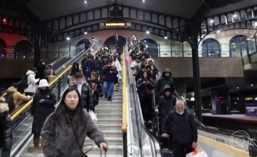 A previsão é que até o dia 22 de fevereiro ocorra um recorde de 9 bilhões de viagens pelo país, entre deslocamentos rodoviários e ferroviários.  

-Reprodução/TV Globo