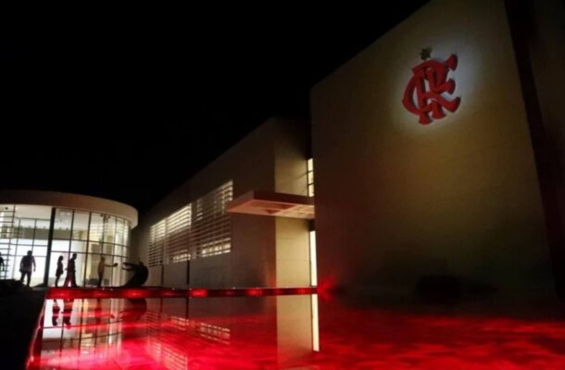 Flamengo demite mais funcionários e dispensa jogadores da base