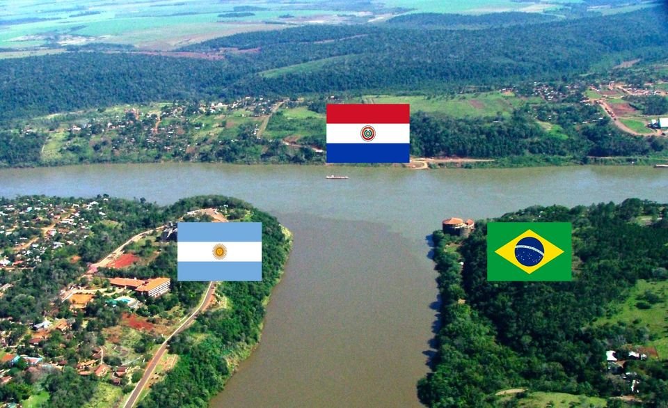 As Cataratas ficam na regiÃ£o que abrange, ainda, outro paÃ­s: o Paraguai (municÃ­pio de Ciudad del Este). Ã? a principal fronteira da AmÃ©rica do Sul em termos de circulaÃ§Ã£o de pessoas e relaÃ§Ãµes internacionais.