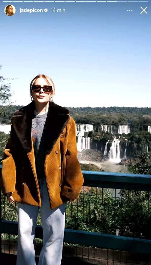 Recentemente, a influenciadora, ex-BBB e atriz Jade Picon também esteve nas Cataratas do Iguaçu. Cheia de estilo, ela apareceu com uma elegante roupa de frio condizente com o clima no sul do Brasil. 