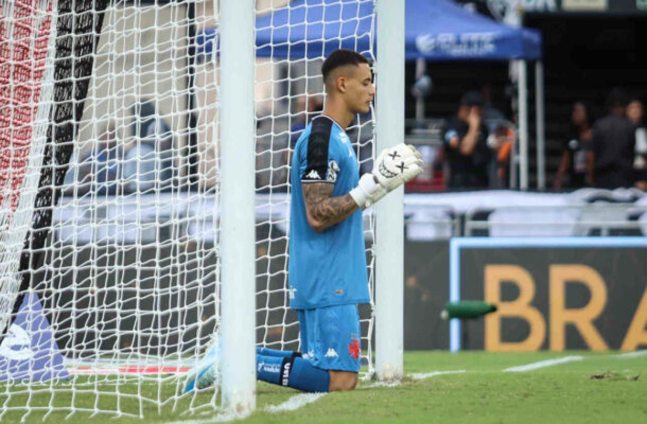 Goleiro Pablo desfalca o Vasco contra o Bangu