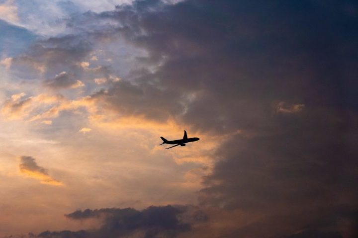 Os dados provenientes de um radar militar sugerem que o voo MH370 possivelmente seguiu rumo ao Oceano Índico e à Antártida por um período de seis horas, até despencar devido à falta de combustível.-Sangga Rima Roman Selia Unsplash

