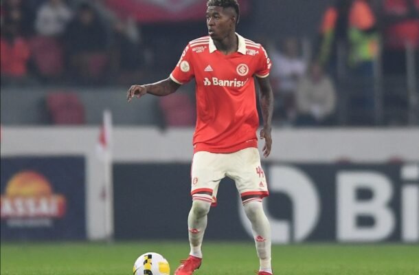 VITÃO - Não foi o xerife que a torcida esperava. Teve pouco tempo de bola e acabou envolvido pelas tramas de ataque do México. Saiu, no segundo tempo, para a entrada de Vitor Gabriel - NOTA: 5,0 - Foto: Ricardo Duarte/Internacional