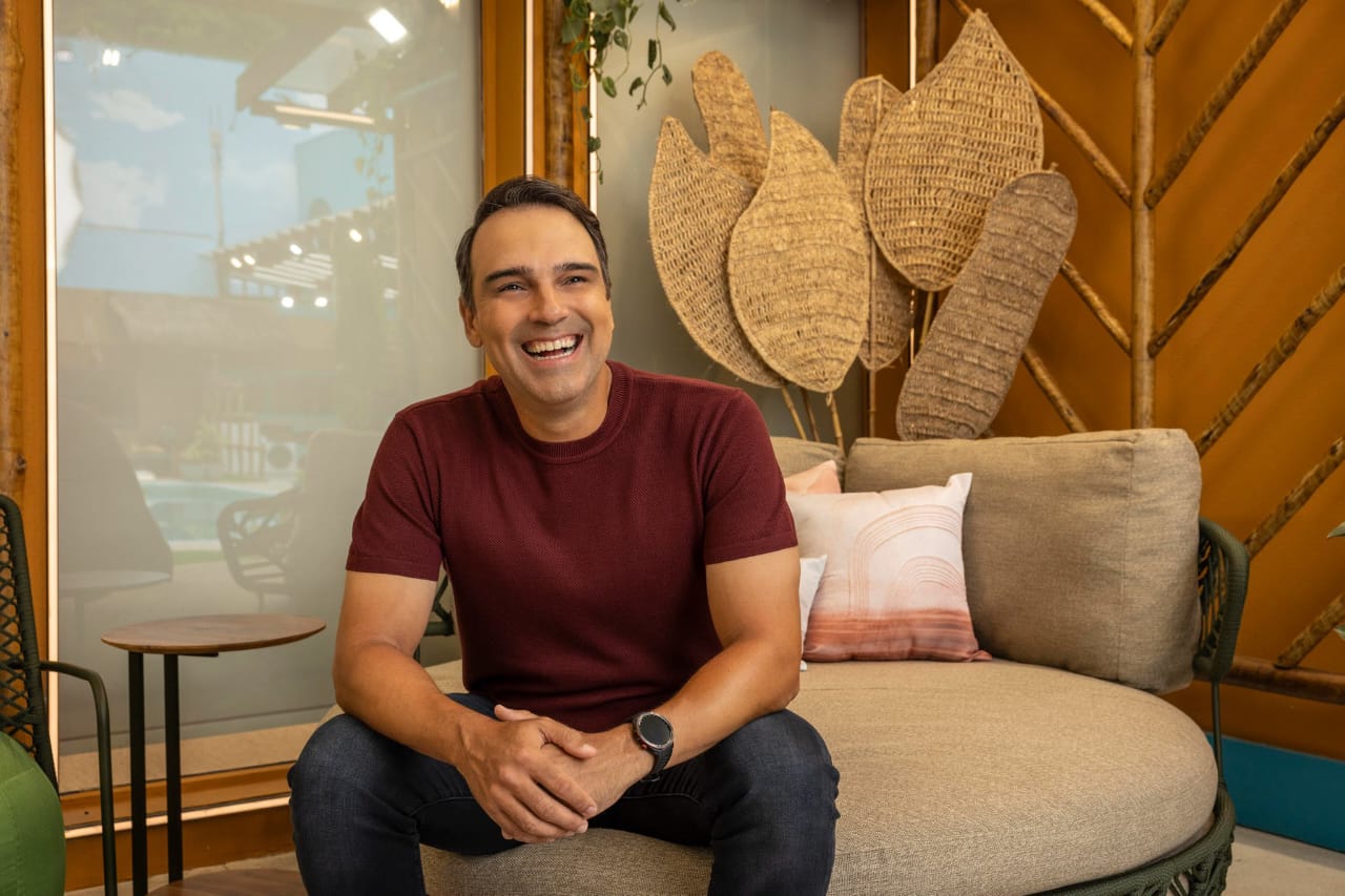 Tadeu Schmidt apresenta mais uma edição do BBB; relembre trajetória
