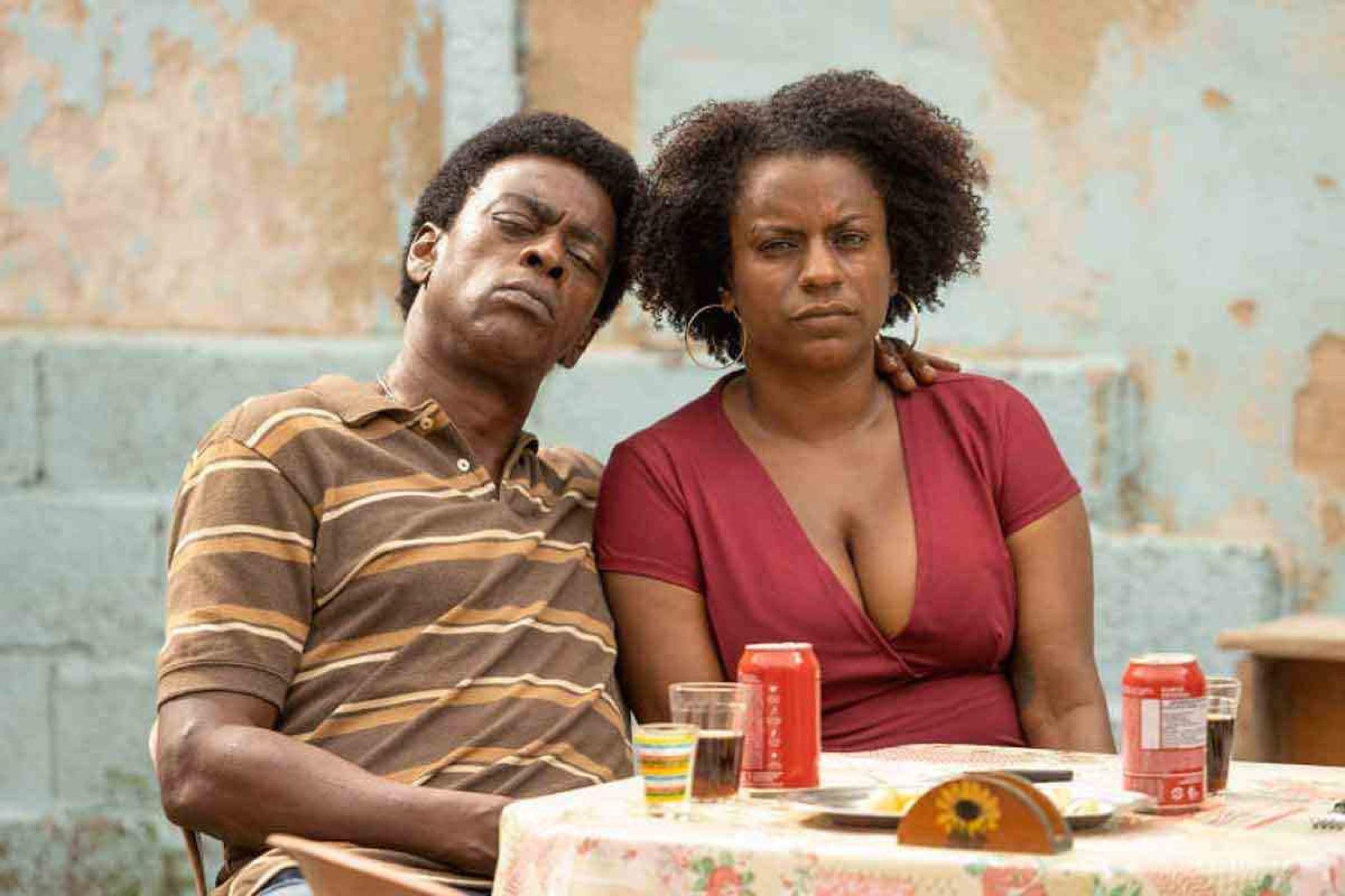 Atores Seu Jorge e Shirley Cruz em cena do filme "A melhor mãe do mundo"