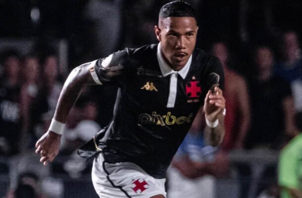 ZÉ GABRIEL - Pouco criou no meio-campo durante o primeiro tempo, e foi substituído no intervalo. NOTA: 5,0 - Foto:  Leandro Amorim/Vasco