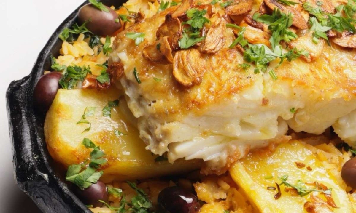 O prato 'Bacalhau Bons Tempos' &eacute; preparado de acordo com receitas da clientela -  (crédito: Jo&atilde;o Motta/Divulga&ccedil;&atilde;o)