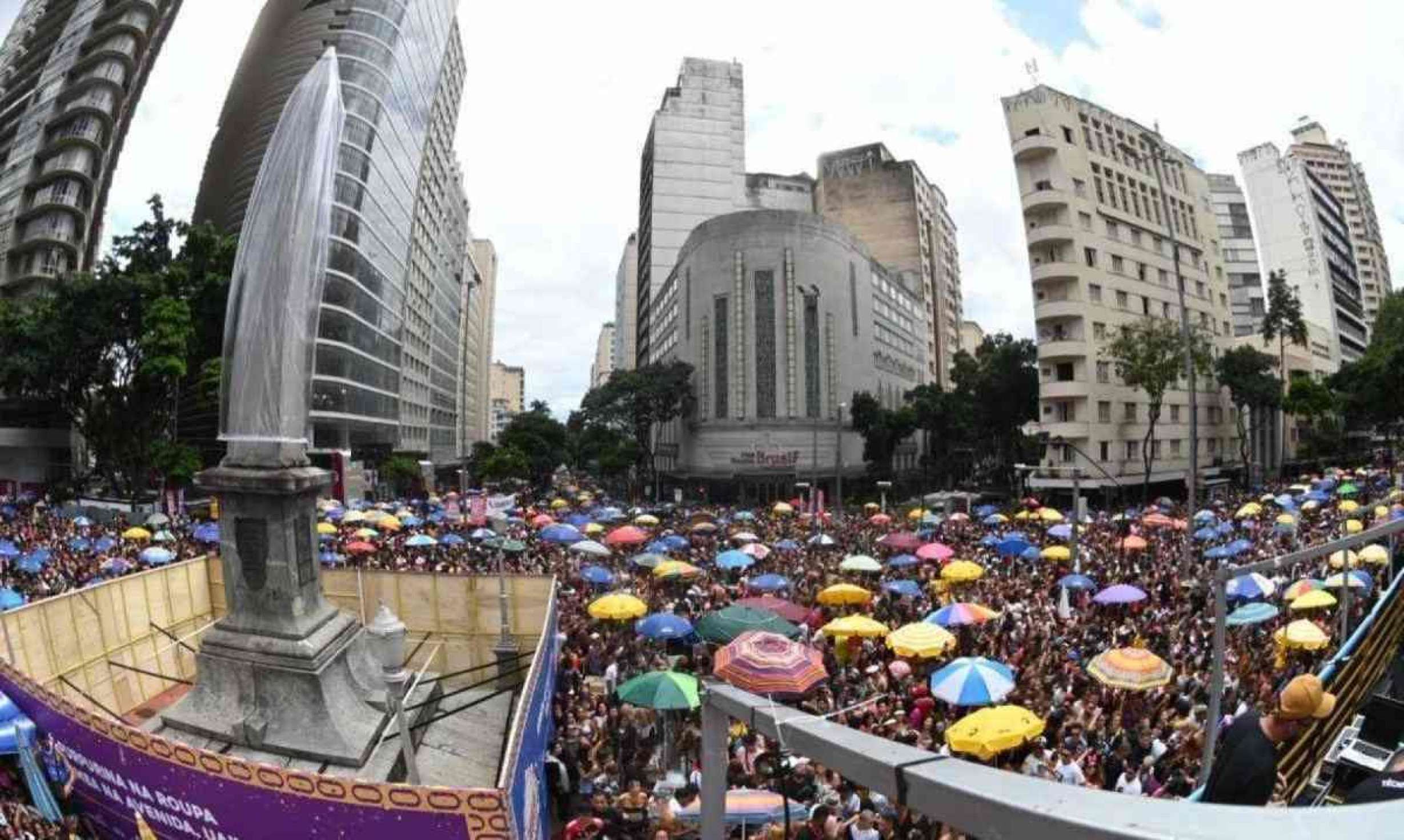 Carnaval: PBH dará início à entrega de 11,6 mil credenciais de ambulantes