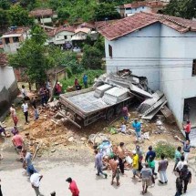 Homem bate com caminhão na casa de vice-prefeito da cidade - Divulgação/PMMG