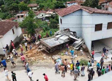 Caminhão bateu na casa de vice-prefeito de Monte Formoso -  (crédito: Divulgação/PMMG)