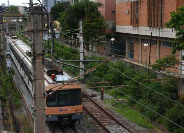 A mudança no tempo de espera é provocada pelas atividades no sistema de rede aérea de alimentação elétrica dos trens -  (crédito: Leandro Couri/EM/D.A.Press. Brasil. MG.Belo Horizonte)