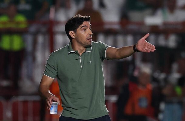 Há um grande contraste nos bancos de reservas. Enquanto o Palmeiras tem o trabalho mais longevo e vitorioso da elite nacional atualmente, com Abel Ferreira no comando desde o fim de 2020, Paulo Comelli, de 64 anos, firmou contrato com o Noroeste em novembro do ano passado e fará apenas sua segunda partida no cargo. Foto: Cesar Greco/Palmeiras