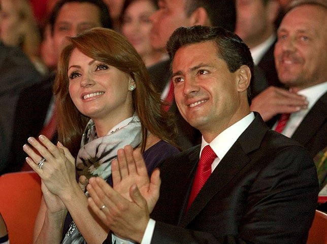 Angélica Rivera - Cantora, modelo e atriz mexicana de 55 anos. Primeira-dama no mandato de Enrique Peña Neto (dez/2012 a 2018).  Quando eles se casaram, em 2010, ela já estava afastada da carreira artística em que ganhou vários prêmios. Seu último papel havia sido na novela 