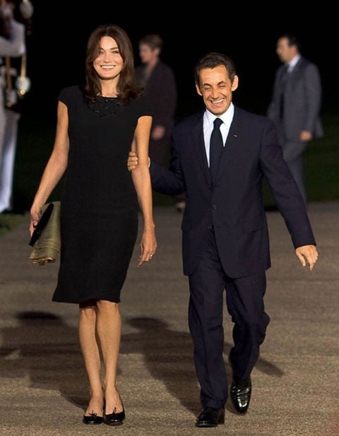 Carla Bruni - Italiana nascida em Turim, com nacionalidade francesa, foi supermodelo e é cantora, compositora e... ex-primeira-dama! Entre 2008 e 2012, ela atraiu os holofotes do mundo não pelas suas habilidades já conhecidas, mas por ser a mulher do então presidente da  França Nicolas Sarkozy. 