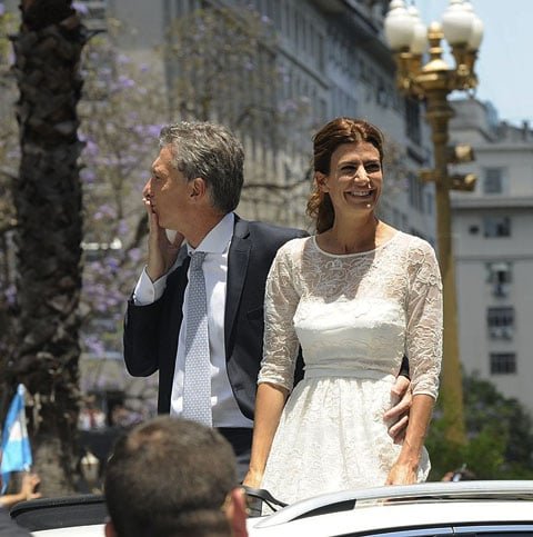 Juliana Awada - Empresária argentina de ascendência libanesa e síria, tem 50 anos. Primeira-dama durante a presidência de Mauricio Macri (dez/2015 a 2019), com quem tem a filha Antonia.  Divorciada do primeiro casamento, Juliana viveu dez anos com o segundo marido, tendo a filha Valentina, mas sem oficializar a união. Casou-se com Macri em 2010. 