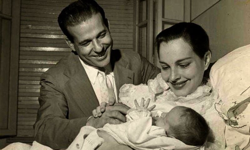 Maria Thereza Goulart - Viúva de João Goulart, é gaúcha e tem 87 anos. Foi primeira-dama do Brasil entre 8/9/1961 até o marido e 2/4/1964, quando o marido foi deposto pelo golpe militar e a família precisou se exilar no Uruguai e Argentina. Ícone da moda de alta costura no Brasil, estampou capas de revistas, com repercussão internacional. 