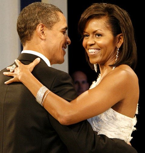 Michelle é alta (1,80m) e seus modelitos sem mangas, com os longos braços à mostra, ganharam destaque. Ela entrou em diversas listas de mulheres mais bem vestidas e elegantes do mundo. Ela é casada com Barack Obama desde 1992. O casal tem duas filhas: Malia e Sasha.