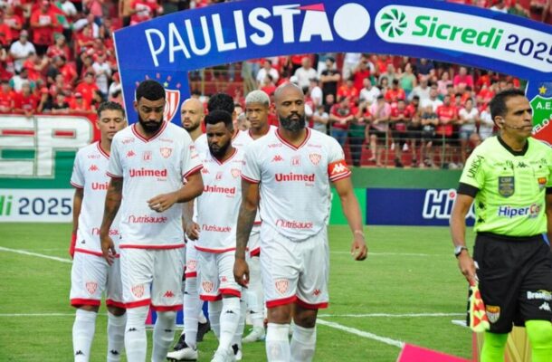 A partida marca a reinauguração do estádio Alfredo de Castilho, que passou por ampla reforma com troca de gramado, além da modernização de camarotes e vestiários. A expectativa é de casa cheia, com mais de 13 mil pagantes, em atmosfera favorável para o time da casa pelo reencontro com o torcedor em um jogo do Paulistão após mais de uma década e contra um adversário de peso. Foto:  Bruno Freitas/Noroeste