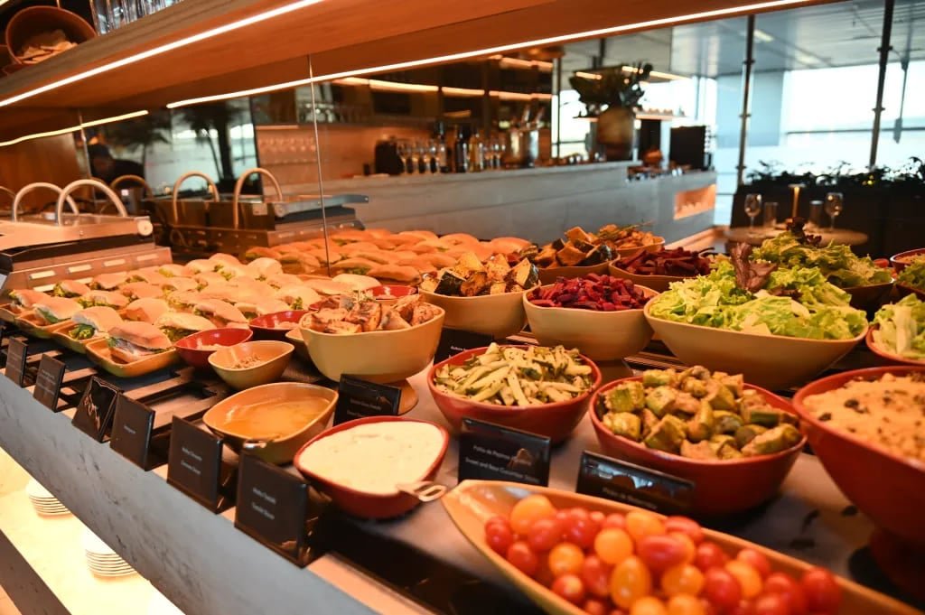 Algumas possuem serviço de bufê completo com prato quente e sobremesa gourmet. 