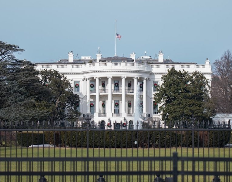 O governo americano determinou que autoridades da Força Aérea comprovassem que não havia sido algum ataque soviético, pois os dois países se encontravam no período da Guerra Fria. 