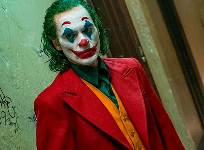  Coringa - O vilão de Batman usa maquiagem de palhaço e, assim como Pennywise, personifica às avessas o personagem que originalmente é associado à alegria e à gentileza. Na foto, Joaquin Phoenix, no papel-título do filme 