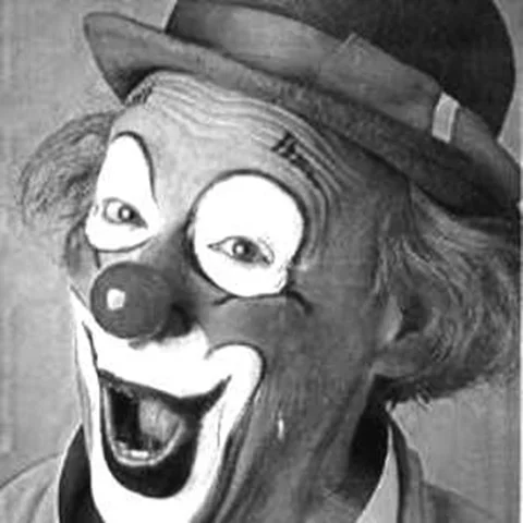 Torresmo - José Carlos Queirolo (1918-1996) - Nasceu no circo da família (Irmãos Queirolo), filho de palhaço uruguaio (Chicharrão) e atriz argentina. Também cantava tango e tocava sax e violino. Criou o bordão: 