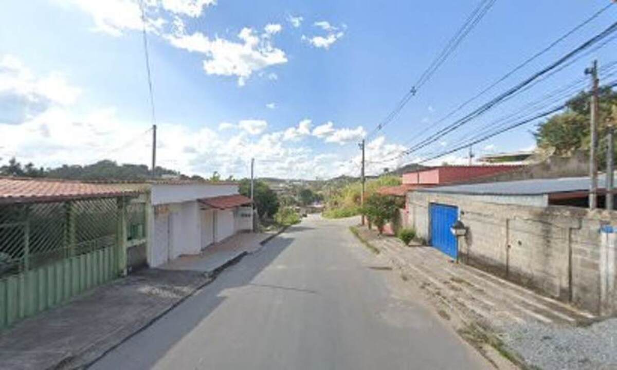 Casa é invadida e homem é morto enquanto tomava banho - Google maps