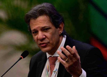 O ministro Fernando Haddad revela falta de foco do governo ao responder a provocações da oposição -  (crédito: FÁBIO PORCIÚNCULA/AFP)