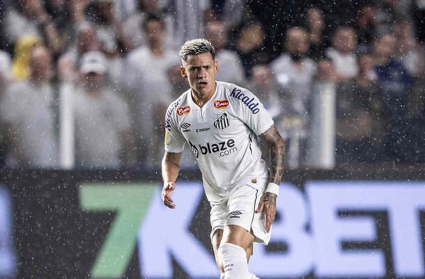 LEO GODOY - O argentino até apareceu bem no campo de ataque, principalmente no segundo tempo. Entretanto, foi muito mal no setor defensivo, levando Caixinha ao desespero em alguns momentos. Nota: 5 - Foto: Raul Baretta/ Santos FC