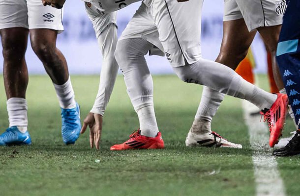 ZÉ IVALDO - Teve sua primeira oportunidade como titular no Peixe. Além de trabalhar pouco na saída de bola, comprometeu com o péssimo posicionamento no lance do gol da Macaca. Nota: 5 - Foto: Raul Baretta/ Santos FC