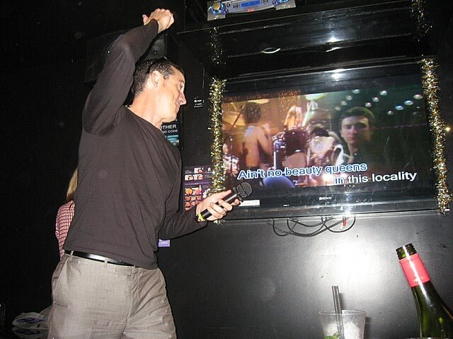 Cantoria amadora: Comum nos países asiáticos, karaokê se popularizou no Brasil