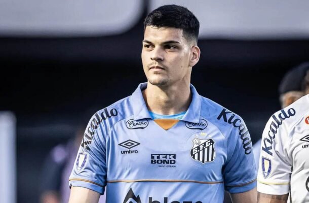 GABRIEL BRAZÃO - Novamente saiu como um destaque. No primeiro tempo, fez boa defesa em chute de longe de Serginho. Já no último lance, evitou que o Santos voltasse com a derrota de Campinas. Nota: 7 - Foto: Raul Baretta/ Santos FC