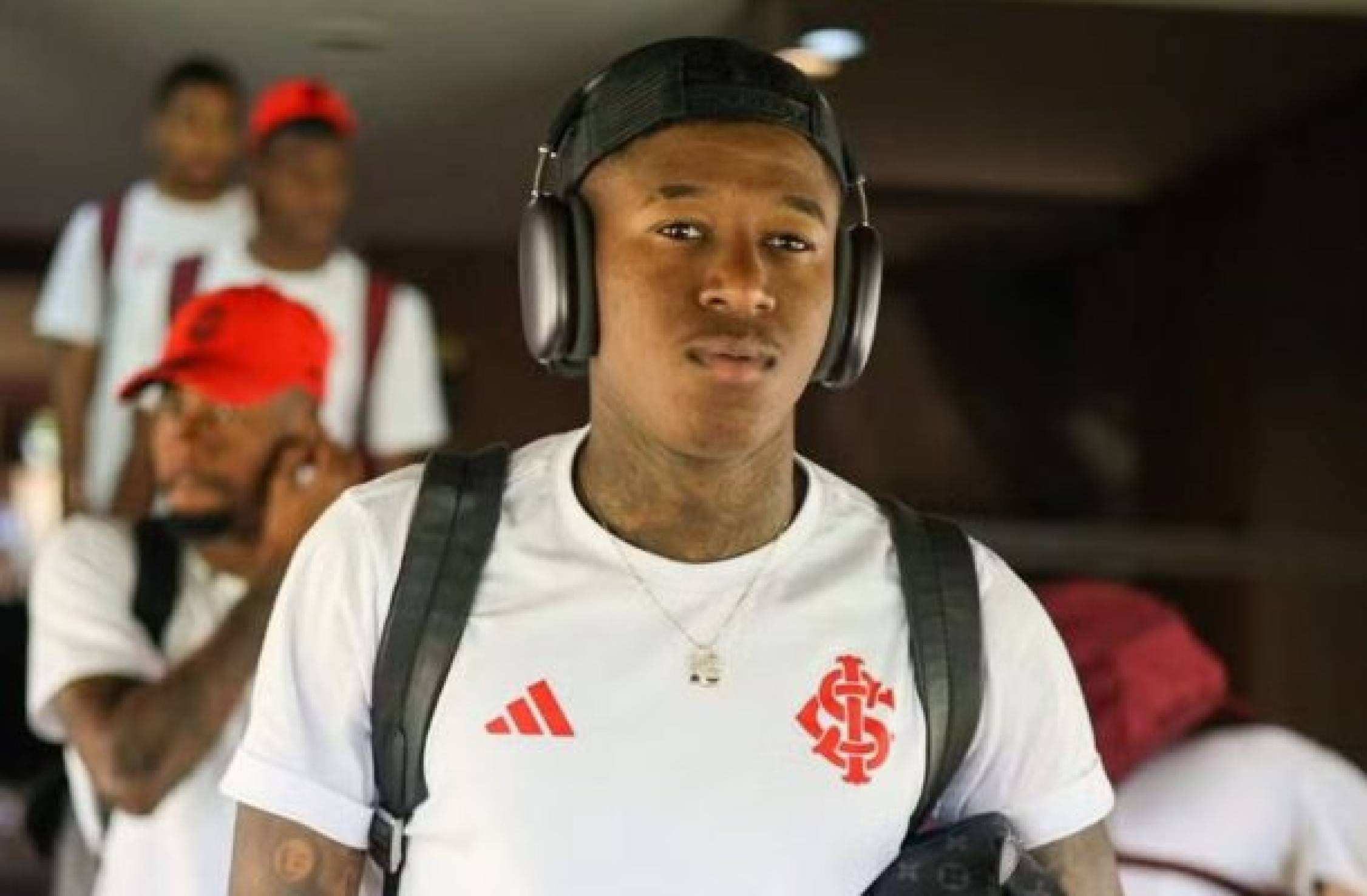 Flamengo faz proposta por Vitão e Inter quer perdão de dívida