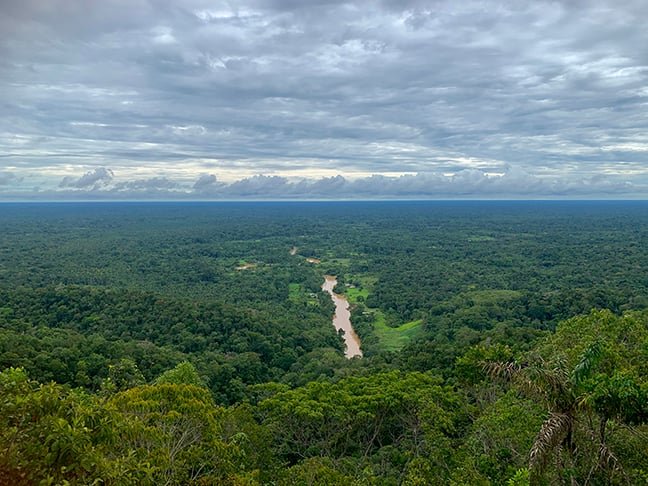  É uma cordilheira rochosa no Acre. Faz divisa com a região de Ucayali, no Peru. O ponto mais a oeste fica na nascente do rio Moa, que corta a região.