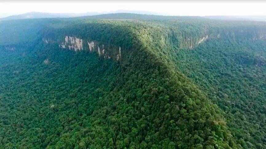 Monte Caburaí: É o ponto que está localizado mais ao norte do Brasil. Fica no município de Uiramutã.