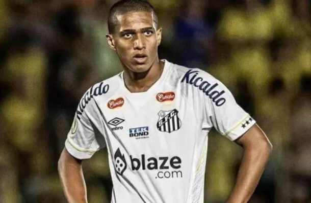 SOUZA - Entrou para dar mais volume na lateral esquerda. Conseguiu cumprir bem sua função defensivamente, já que a Ponte não conseguiu aparecer tanto por lá, mas foi discreto ofensivamente. Nota: 6 - Foto: Raul Baretta/ Santos FC