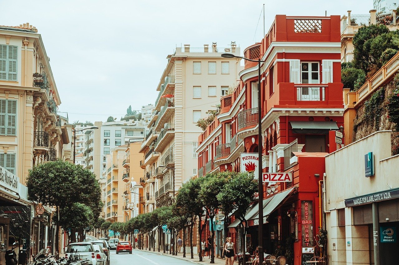 A Europa tem os dois menores países do mundo: Vaticano e Mônaco (foto) . O primeiro com apenas 0,44 km² e o segundo com 2,02 km². 