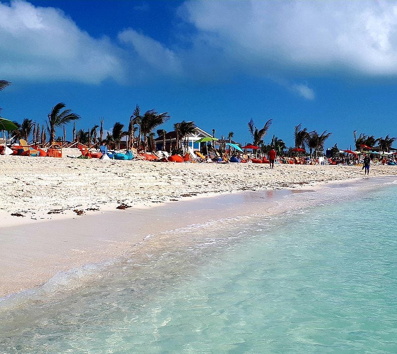 Bahamas tem 401 mil habitantes numa área de 13.800 km². Capital: Nassau. -Just a Brazilian man   wikimedia commons 