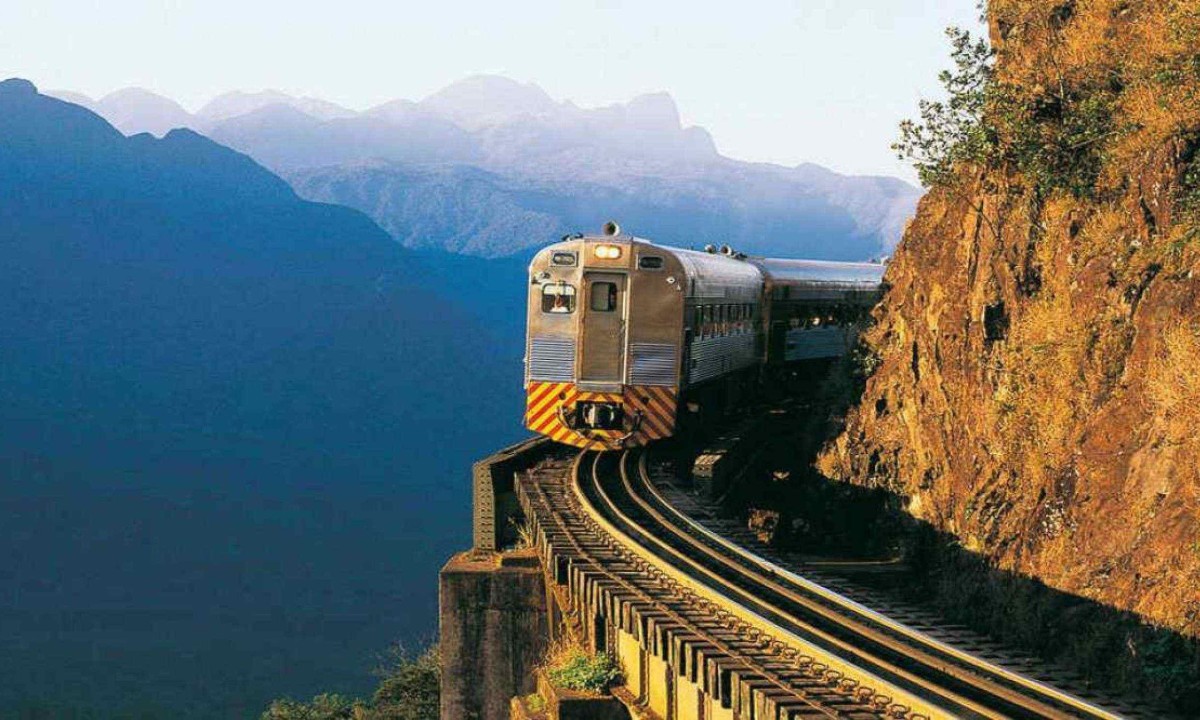 Trem no Paraná viaja por linda linha ferroviária, em passeio considerado um dos melhores do mundo;feriados de 2025 são oportunidade pra conhecer vários lugares no País -  (crédito: Carlos Renato Fernandes)