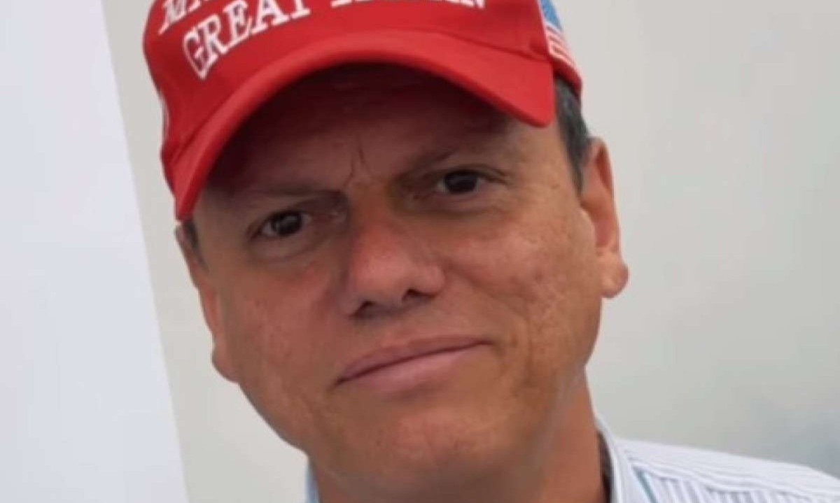 Governador Tarcísio de Freitas postou uma foto com o boné escrito "Make America Great Again" -  (crédito: Reprodução/Redes Sociais)