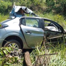 Motorista fica preso &agrave;s ferragens e morre no local -  (crédito: Divulga&ccedil;&atilde;o/CBMMG)